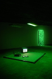 De la fenêtre s'étend un paysage